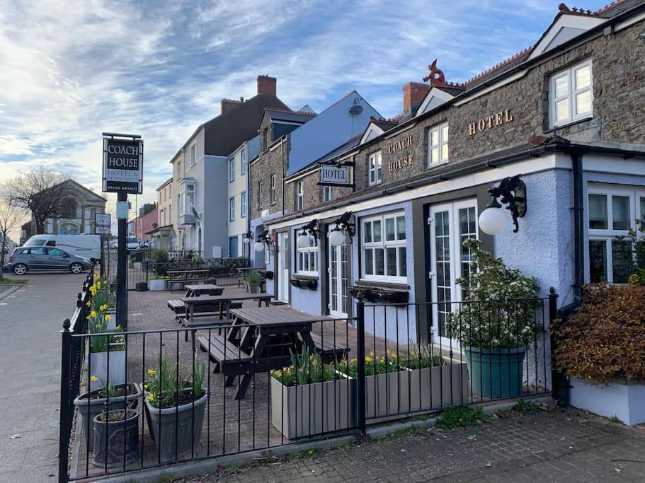 Historic Picturesque Apartment ペンブローク エクステリア 写真