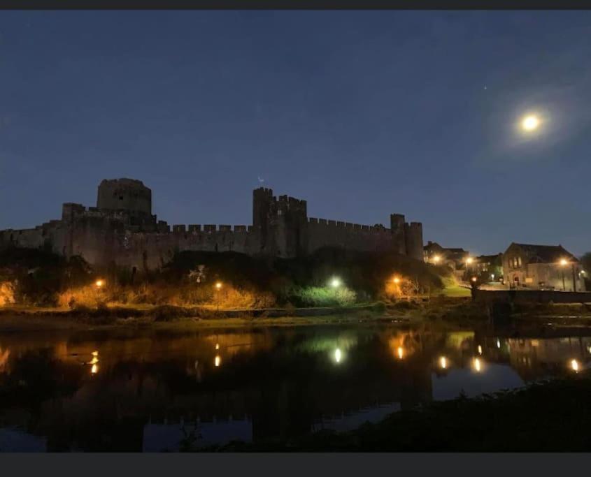Historic Picturesque Apartment ペンブローク エクステリア 写真